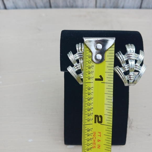 Vtg Costume Clip-On Earrings Coro Silver Tone Basket Weave MCM Art To Wear - Picture 3 of 5